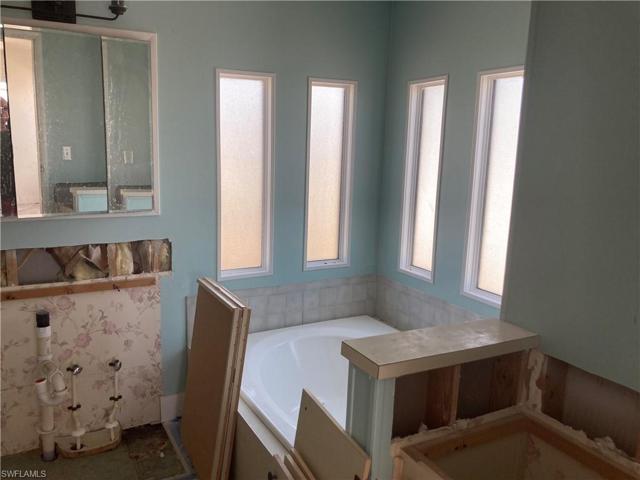 Primary Bathroom with tub
