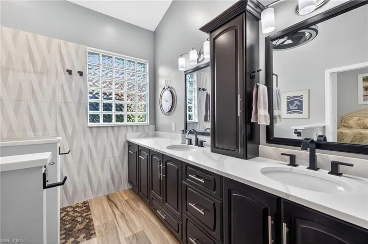 9512 Mariners Cove Ln, Fort Myers, Florida 33919