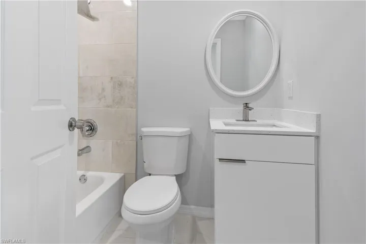 2100 NE 14th  PL, Cape Coral, FL 33909