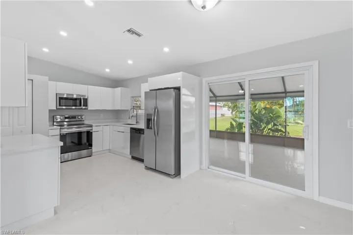 2100 NE 14th  PL, Cape Coral, FL 33909