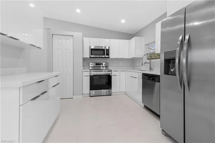 2100 NE 14th  PL, Cape Coral, FL 33909