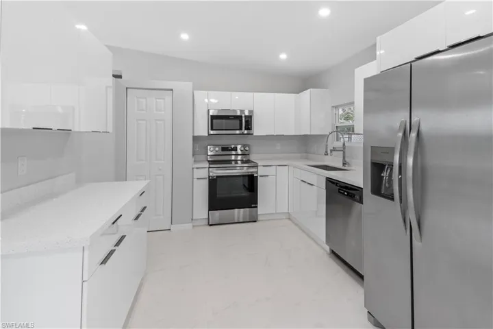 2100 NE 14th  PL, Cape Coral, FL 33909