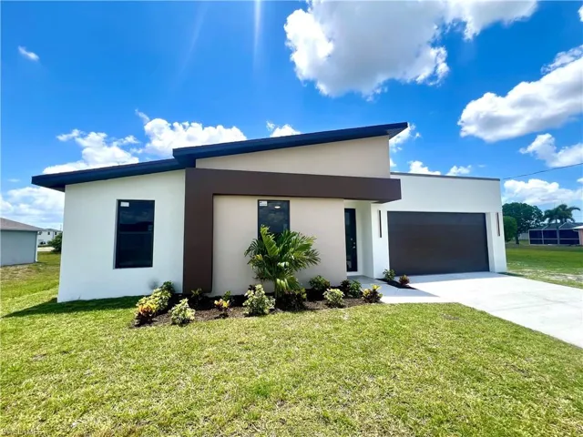 Contemporary house featuring a garage and a front yard