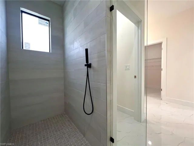 Bathroom featuring a tile shower