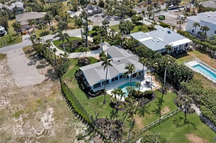 Birds eye view of property