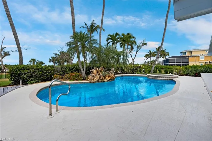View of pool featuring an in ground hot tub