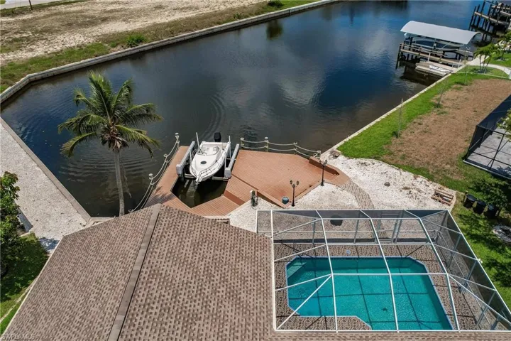 Birds eye view of property with a water view