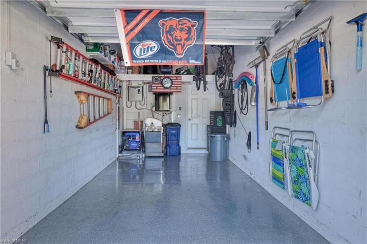 1 car garage with storage
