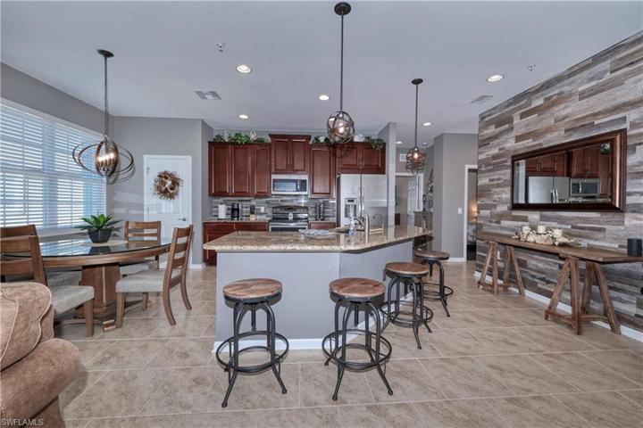 Accent LVT wood look wall