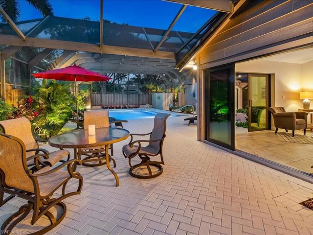 outdoor dining off kitchen