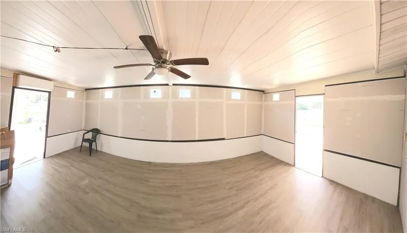 Almost 300 sqft Enclosed porch with its own A/C SPLITTER.