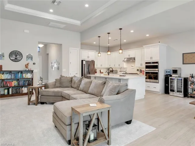 10047  Florence  CIR, Naples, FL 34119