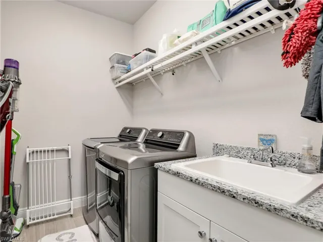 10047  Florence  CIR, Naples, FL 34119