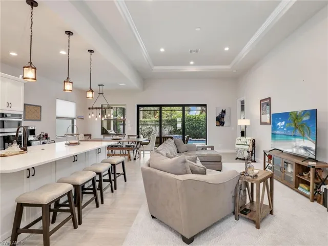 10047  Florence  CIR, Naples, FL 34119