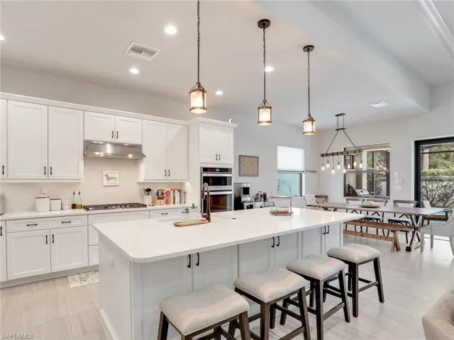 10047  Florence  CIR, Naples, FL 34119