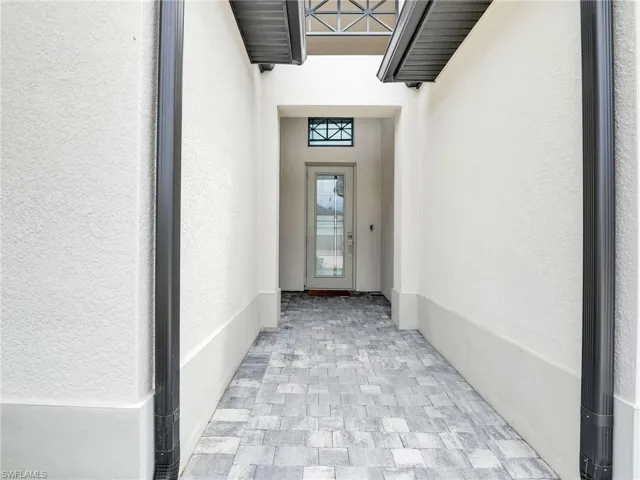 10047  Florence  CIR, Naples, FL 34119