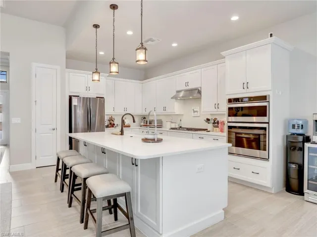 10047  Florence  CIR, Naples, FL 34119