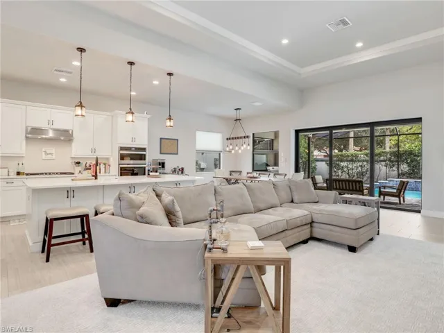 10047  Florence  CIR, Naples, FL 34119