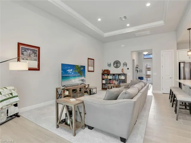 10047  Florence  CIR, Naples, FL 34119