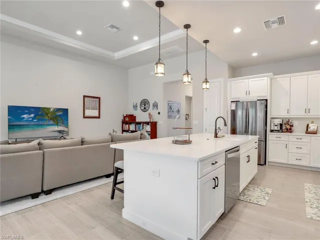 10047  Florence  CIR, Naples, FL 34119