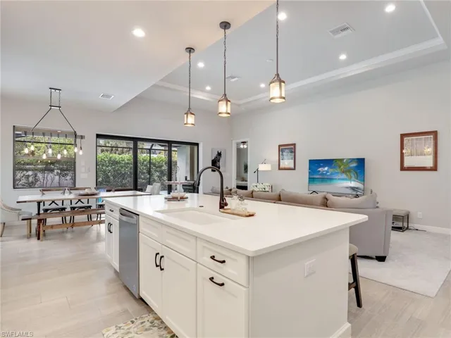 10047  Florence  CIR, Naples, FL 34119