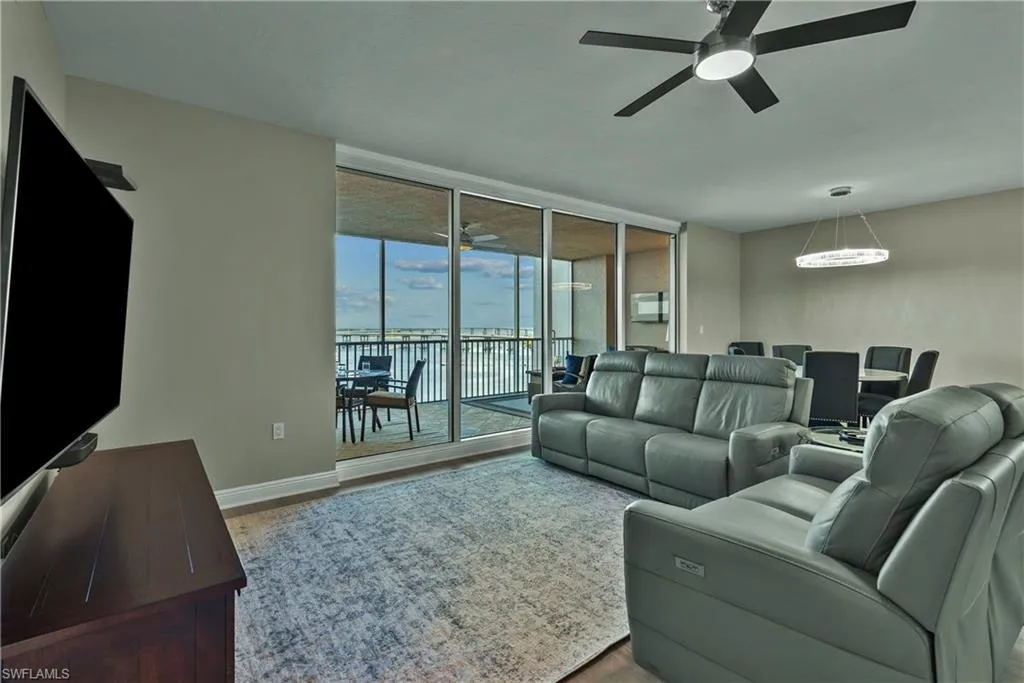 2104 FIRST ST, Fort Myers, FL 33901,224091357