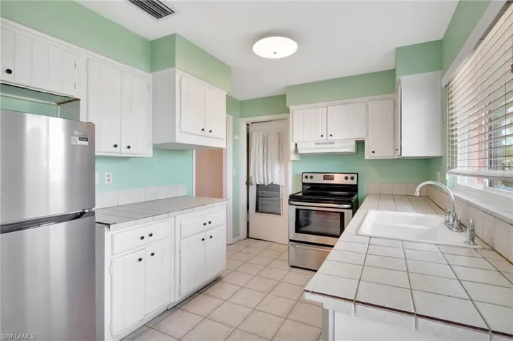 4411 SE 14th  PL, Cape Coral, FL 33904