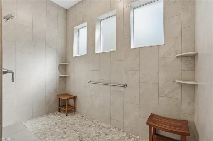 Full bathroom featuring a tile shower