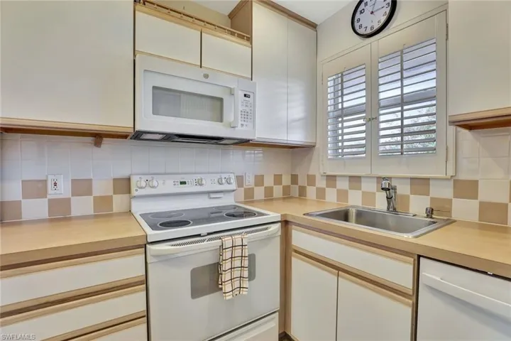 150 Turtle Lake Ct # 309, Naples Fl 34105