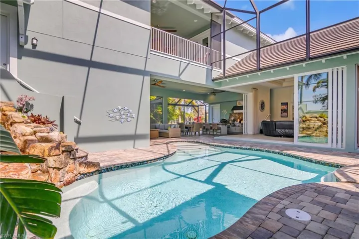 Note the pocketed sliding glass doors that open up the great room, fully to the courtyard.