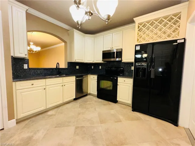 3396 Dandolo Cir, Cape Coral, Florida 33909