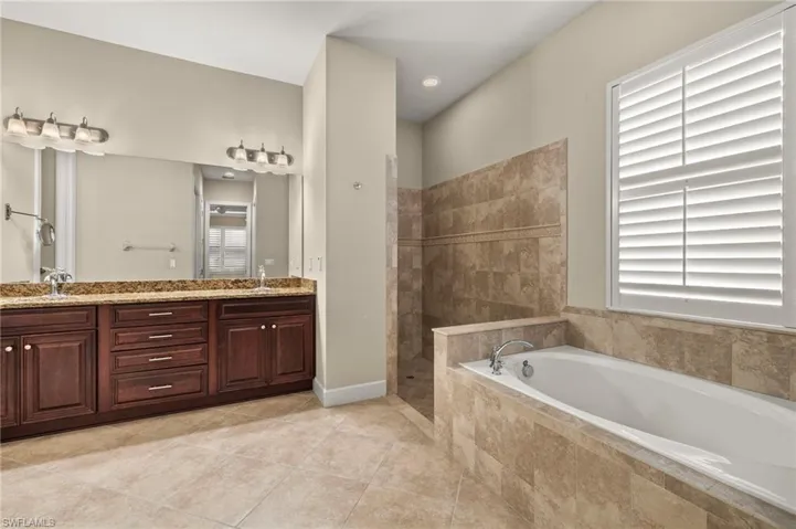 11108  Laughton  CIR, Fort Myers, FL 33913