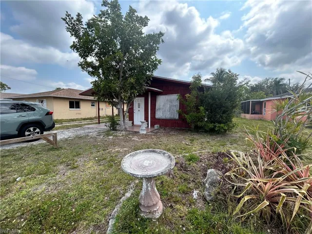 View of front of home featuring a front yard