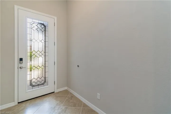 4272  Raffia Palm  CIR, Naples, FL 34119