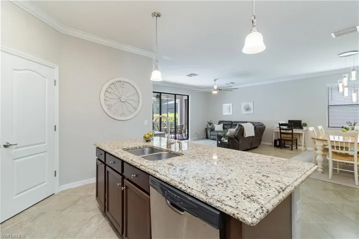 4272  Raffia Palm  CIR, Naples, FL 34119
