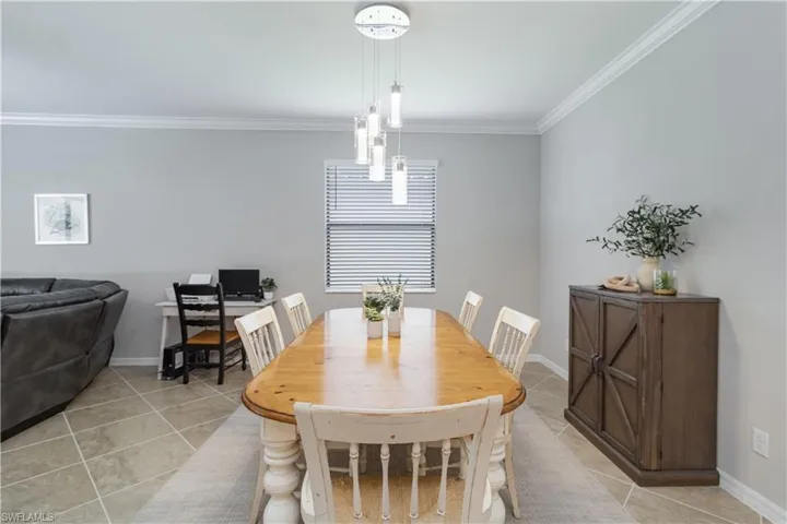 4272  Raffia Palm  CIR, Naples, FL 34119