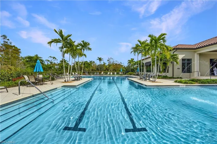 4272  Raffia Palm  CIR, Naples, FL 34119