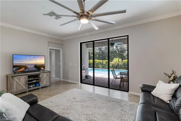 4272  Raffia Palm  CIR, Naples, FL 34119