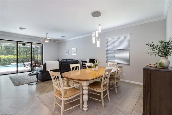 4272  Raffia Palm  CIR, Naples, FL 34119