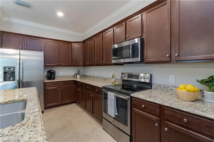 4272  Raffia Palm  CIR, Naples, FL 34119