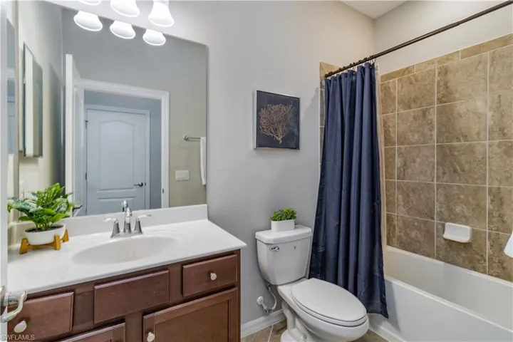 4272  Raffia Palm  CIR, Naples, FL 34119