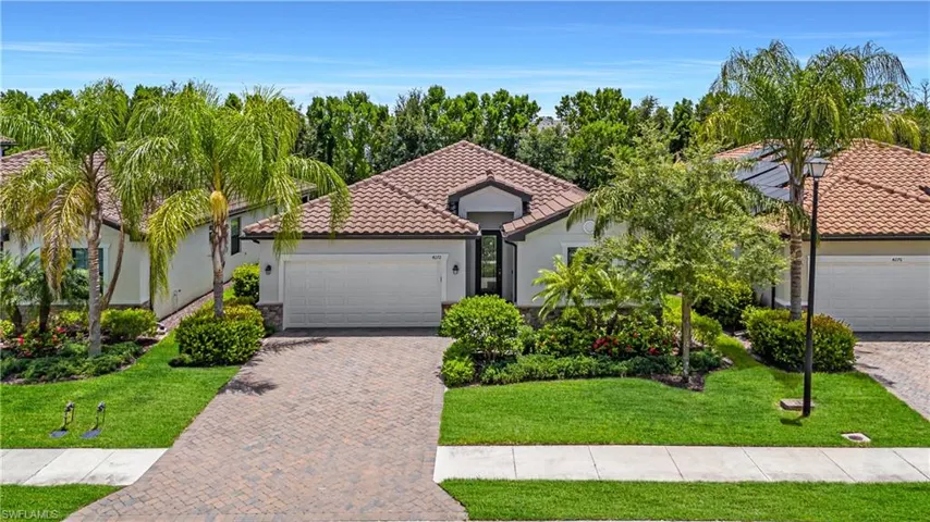 4272  Raffia Palm  CIR, Naples, FL 34119