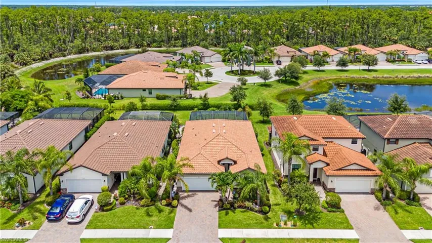 4272  Raffia Palm  CIR, Naples, FL 34119