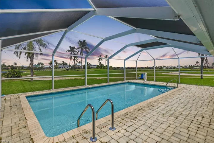 Beautiful sparkling pool with wheelchair access (can be removed if needed).