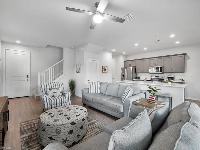 13078  Pembroke  DR, Naples, FL 34105