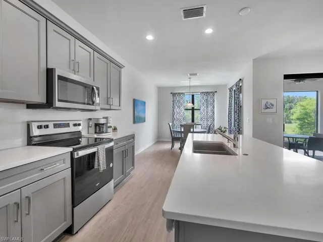 13078  Pembroke  DR, Naples, FL 34105