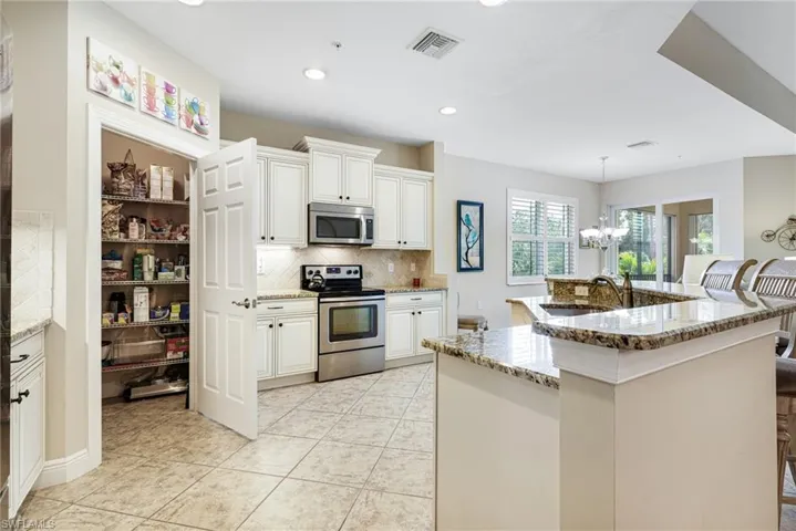 Walk in pantry