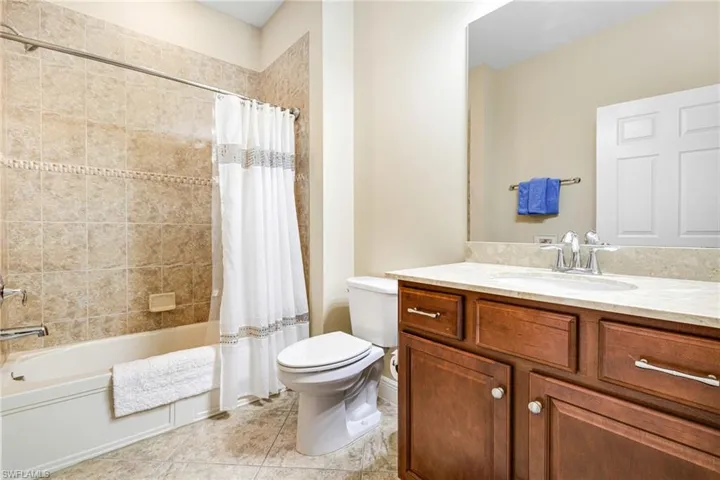 Guest bath with tub