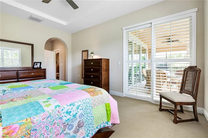 sliding doors to the lanai