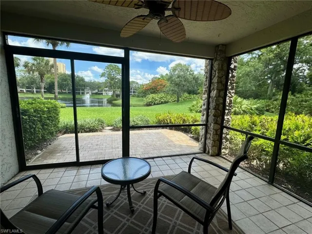 Screened lanai with multi-directional views